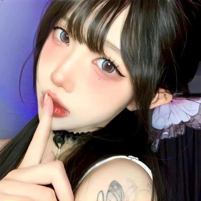 滑板车男孩